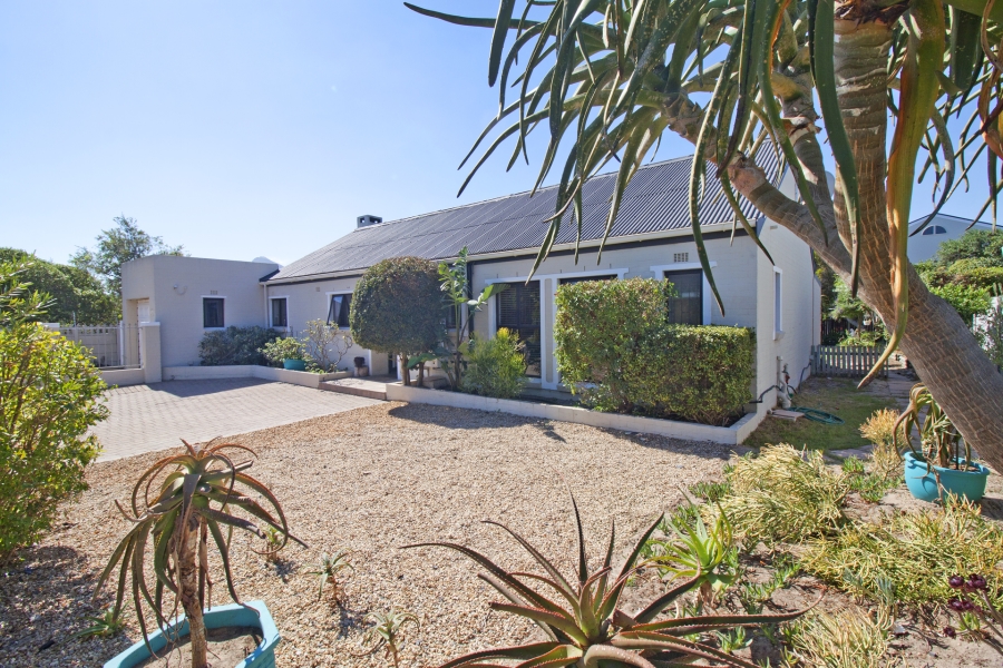 3 Bedroom Property for Sale in Milkwood Park Western Cape